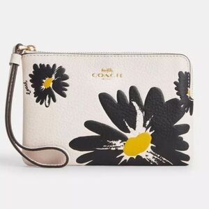 Coach Corner Zip Wristlet with Floral Print CZ606